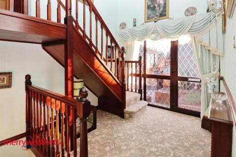 SPACIOUS RECEPTION HALL