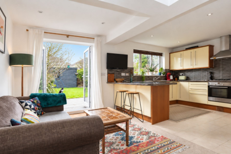 Kitchen/Dining/Lounge area