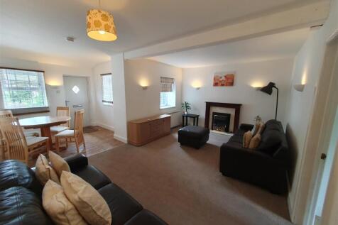 DINING/LIVING ROOM
