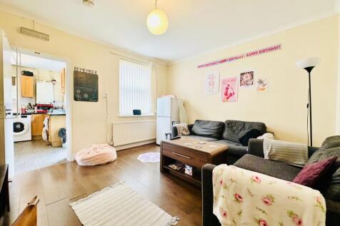 5-bed terraced on Sherwin Grove, Lenton, £2,600/mo