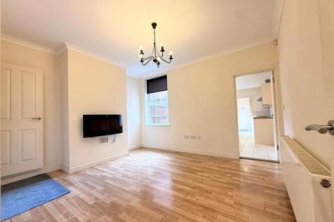 Albion Road, Willenhall, WV13 photo 3