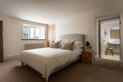 34 - Long Cottage - GL54 4AF - Web.jpg