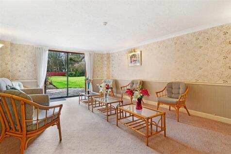 Communal Lounge and Laundry