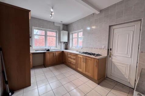 357 Tamworth Road kitchen.jpg