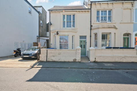 Worthing, BN11 - property photo