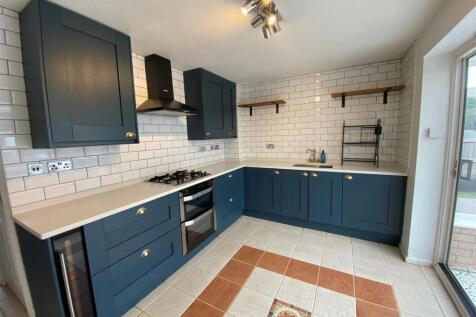 98 Murlande Way - kitchen (3).jpg