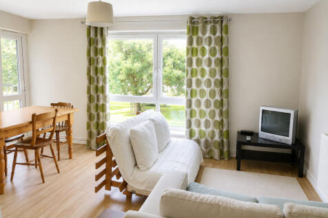 Living Room - Ang...
