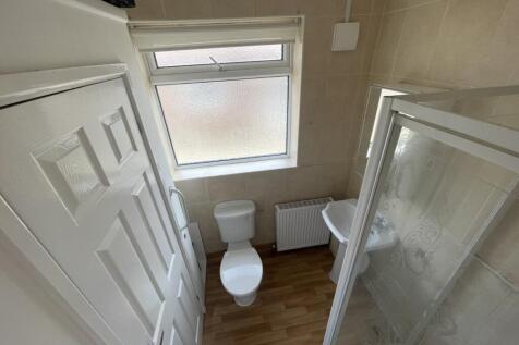 High Moor Crescent, Leeds, LS17 photo 4
