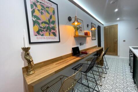 ALL EN-SUITES // Luxury 2 Bed // Boultham Ave // June 2027 photo 5