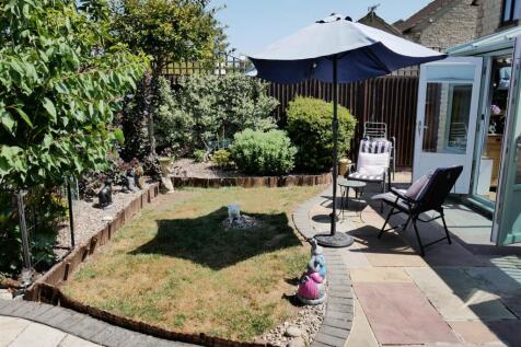 CENTRAL GARDEN AREA
