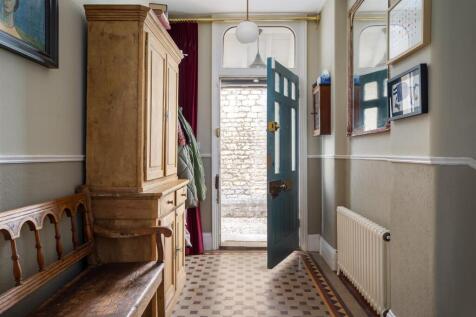 7 - 4 Victoria Road - GL7 1EN - Web.jpg