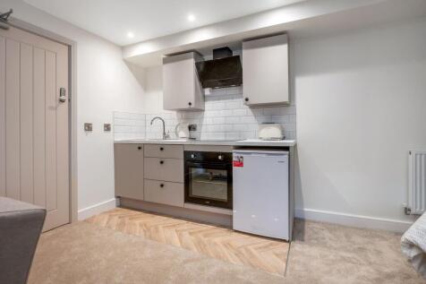 Room 4, Stockbrook Road photo 5