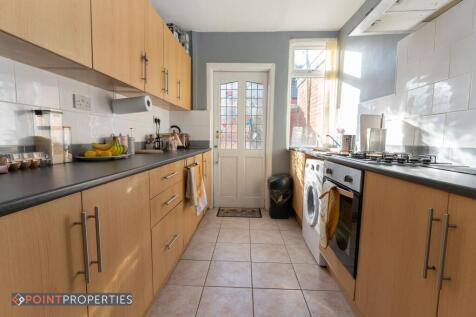 3 Bedroom House, Thornes Road photo 3