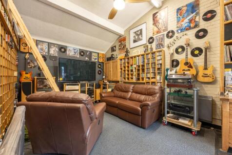 Cherrydown Avenue, E4