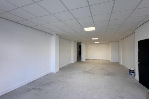 Retail Property (high street) to rent Image 3