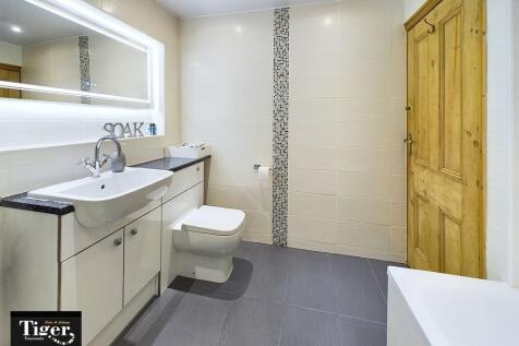 CAM02176G0-PR0427...