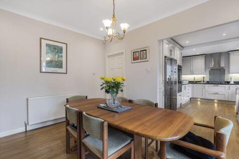 Kitchen / Dining Area