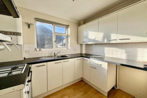 Queen Annes Drive, Westcliff-On-Sea photo 3