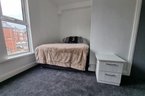 Royal Park Avenue, Hyde Park, Leeds LS6 1EZ photo 3