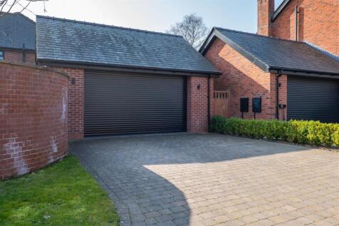Driveway/Garage