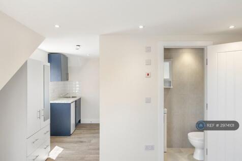 Marlborough Road, Ashford, TW15 photo 5