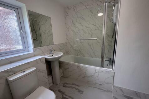 Willow Bank Court - Fallowfield - £185 PPPW photo 4
