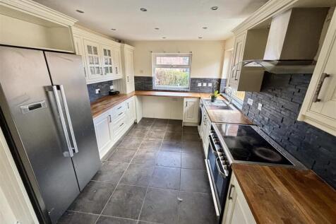 Open Plan Kitchen and Dining Room