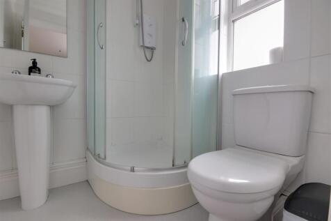 En-suite shower room.jpg