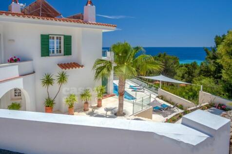 Spectacular villa with license and sea views in Santo Tomás