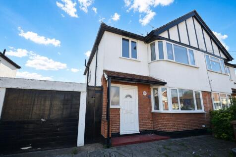 3-bed semi-detached on Ferndale Road, Ashford, £2,250/mo