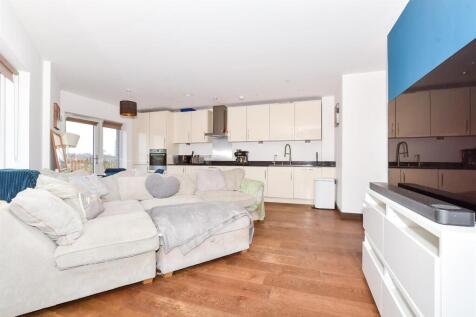 Kitchen/Lounge Area