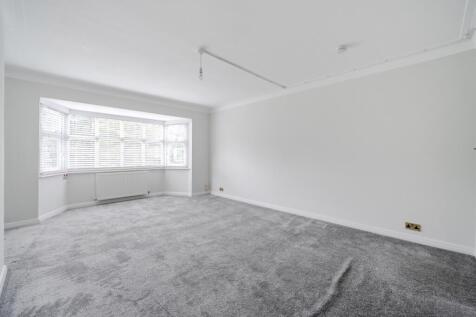 Imber Close, Esher KT10 photo 4