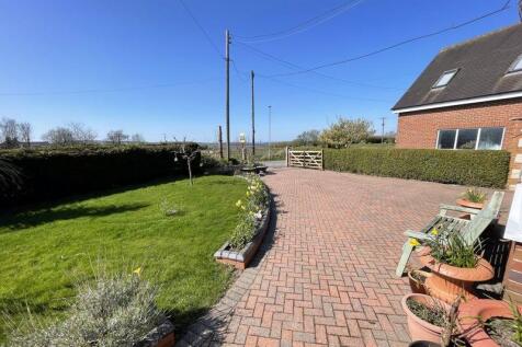 Front Driveway &amp; Views