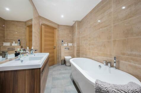 Jack-and-Jill En suite Bathroom