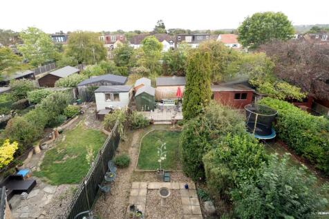 Whitehall Gardens, E4