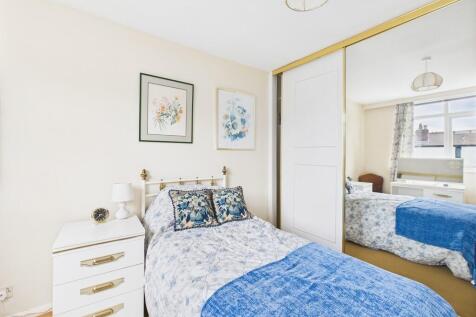 CAM03974G0-PR0135...