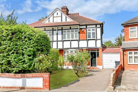 Chalgrove Crescent, Clayhall, IG5 photo 3