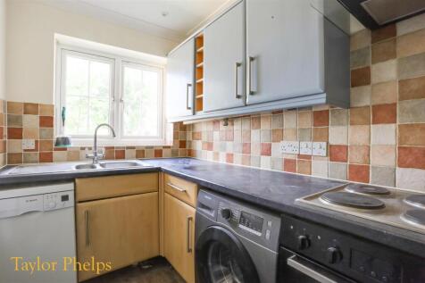 Laburnum Close, Cheshunt photo 3