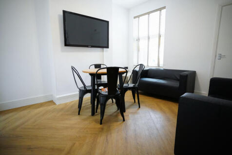 4-bed house on Derby Road, Loughborough, £1,820/mo