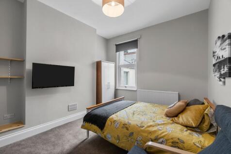 1-bed house on College Road, Keyham, Plymouth, £625/mo