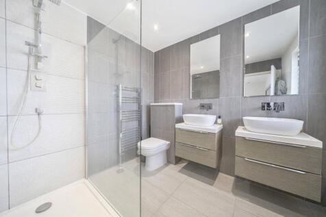 En-Suit To Main Room