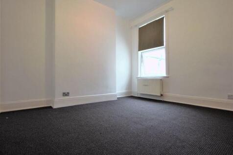 2/3 bedoom flat Edmonton N9 photo 4