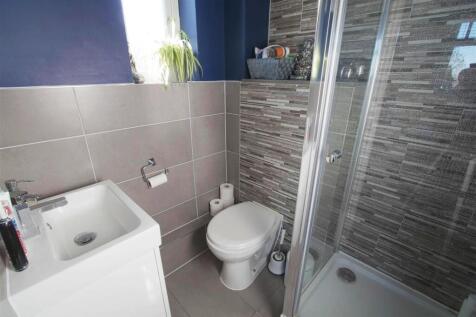 ensuite.jpg