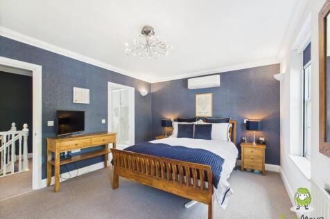 CAM03778G0-PR0241-STILL042