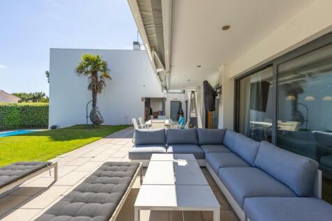 Magnificent 5-Suite Villa in Tróia, with Pool