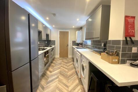 Aycliffe Grove, Longsight,  £148pppw photo 3