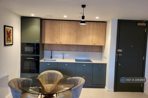 1-bed flat on Black Horse House, Hatfield, AL9, £1,400/mo