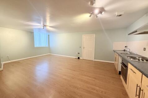 2 bed flat to rent The Maypole, Salford M6