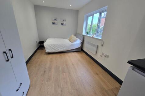 Croft Road, Godalming, GU7 photo 3
