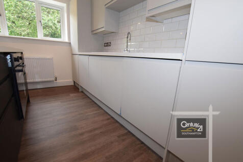 |Ref: R199597|, Winchester Road, Southampton, SO16 6UL photo 3